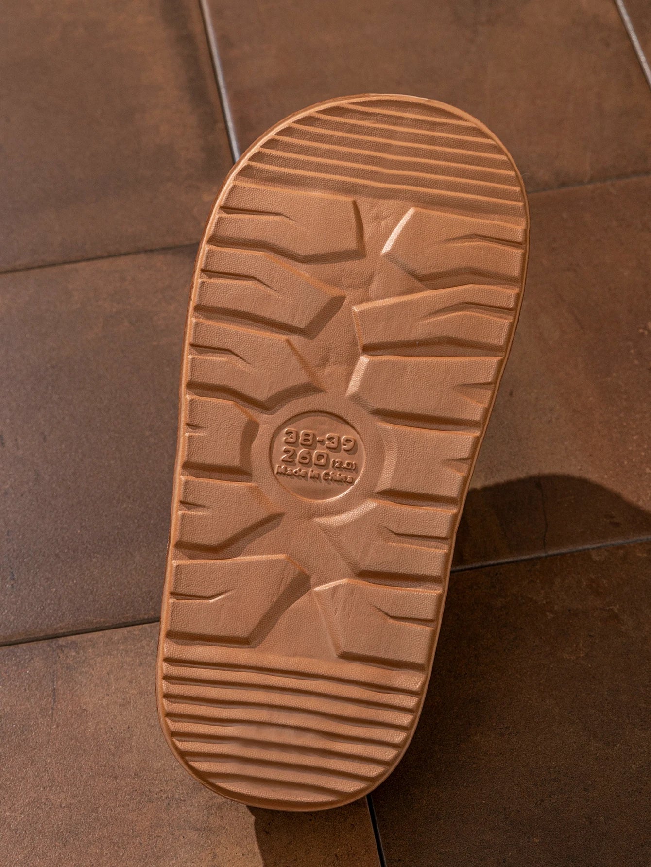 Pantoufles d'hiver pour femmes et hommes, bottes à la mode, fourrure pelucheuse, antidérapantes, semelle souple, extérieur, intérieur, chaud, confort, chaussures de maison en peluche pour Couple